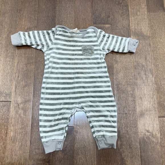 11 Piece Baby Boy Bundle - One Piece, Bodysuits (3-6months, 3months) - Picture 9 of 16